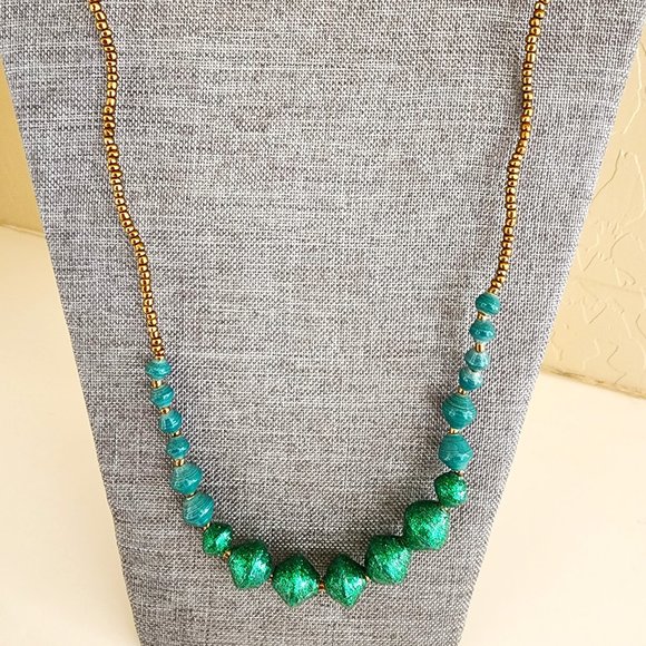 Teng Yue Emerald Green Glitter Paper Bead and Gold Bead Long Statement Necklace - Picture 6 of 8